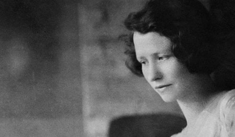 10 Famous Female Poets In American History