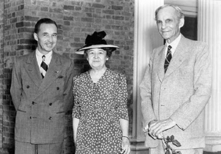 Henry Ford – Inventions, Accomplishments & Family Life