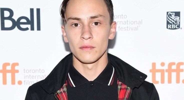 Is Keir Gilchrist Gay or Is He Dating a Girlfriend? His Height, Net Worth