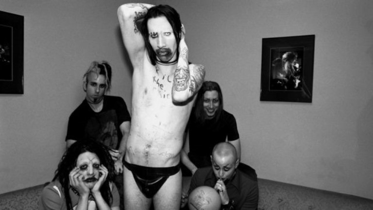 Marilyn Manson – Bio, Wife, Net Worth, Age, Girlfriend, Dad, Gay, Is He Dead?