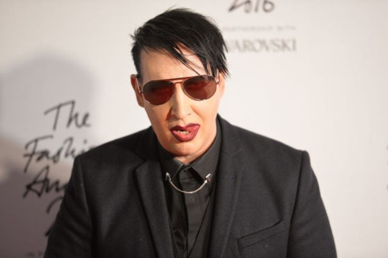 Marilyn Manson – Bio, Wife, Net Worth, Age, Girlfriend, Dad, Gay, Is He Dead?