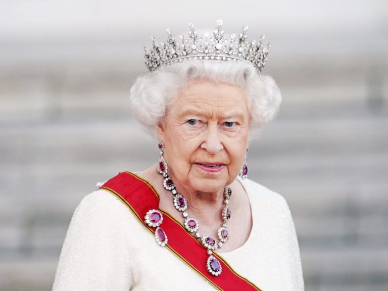 How Old Is Queen Elizabeth Now And Her Age When She Became Queen?