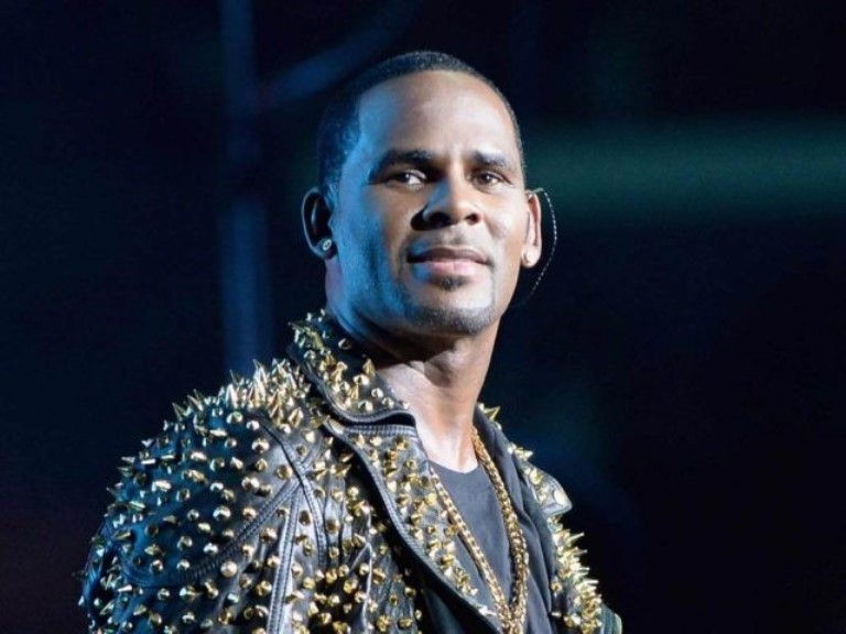R Kelly – Bio, Net Worth, Wife and Aaliyah Accusations and Controversies