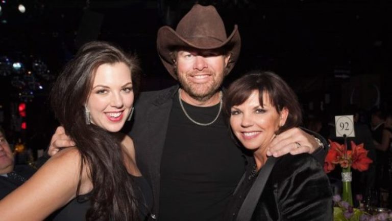 Toby Keith Wife, Daughter, Family, Age, Height, Wiki, Biography