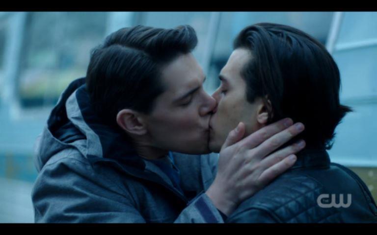Revealed – Casey Cott’s Family, Relationships and Why He Plays Gay Roles To Perfection