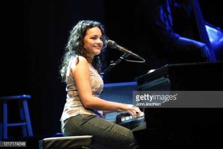Norah Jones Husband, Father, Mother, Family and Quick Facts 