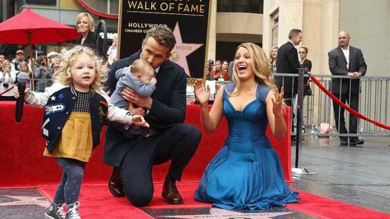Ryan Reynolds Wife, Daughter, Brothers, Height, Kids, Gay, Family, Wiki 