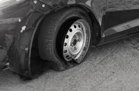 Ban Mobil Bisa Pecah Tiba-Tiba? Kenali Penyebabnya Sebelum Terlambat