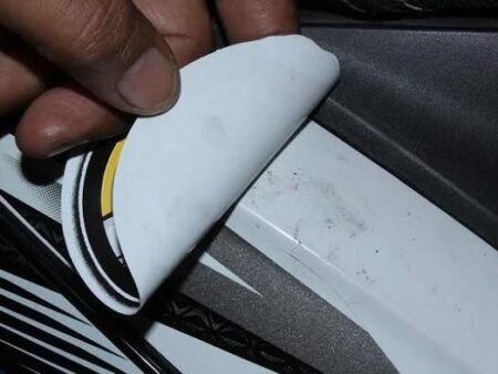 Cara Simpel Menghilangkan Bekas Stiker di Kendaraan Tanpa Merusak Cat