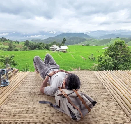 Liburan Tetap Seru Saat Puasa? Ini Tips Traveling Nyaman di Bulan Ramadan