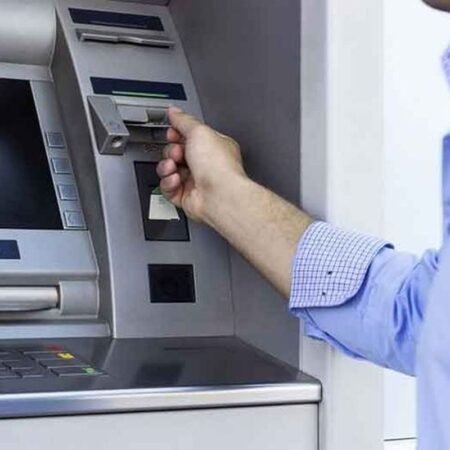 Tips Mengambil Uang di Mesin ATM dengan Aman dan Nyaman