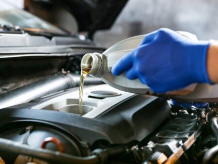 Tips Mengganti Oli Mobil agar Mesin Tetap Awet dan Performa Maksimal
