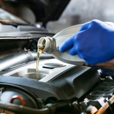 Tips Mengganti Oli Mobil agar Mesin Tetap Awet dan Performa Maksimal