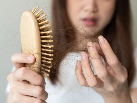 Cara Alami Mengatasi Rambut Rontok Parah Biar Kembali Tebal dan Sehat