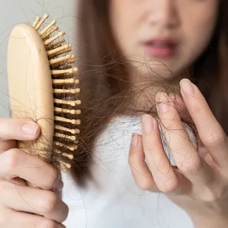 Cara Alami Mengatasi Rambut Rontok Parah Biar Kembali Tebal dan Sehat