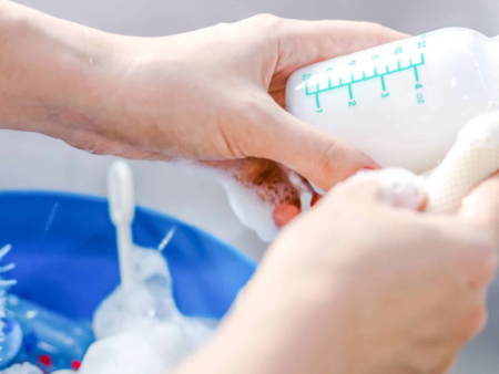 Cara Mencuci Botol Susu Bayi yang Benar, Biar Tetap Higienis dan Aman Dipakai