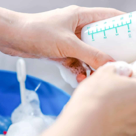 Cara Mencuci Botol Susu Bayi yang Benar, Biar Tetap Higienis dan Aman Dipakai
