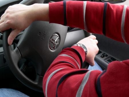 Setir Mobil Tiba-Tiba Berat? Ini Cara Mengatasi Power Steering Biar Ringan Lagi