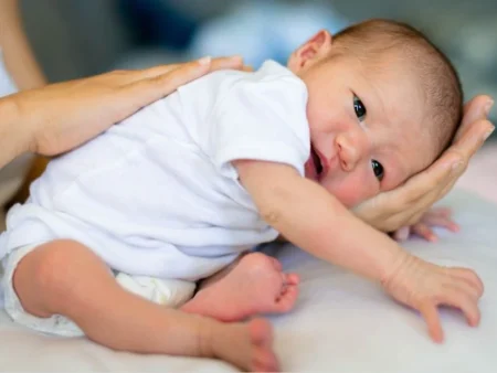 Cara Mengatasi Cegukan pada Bayi agar Cepat Reda