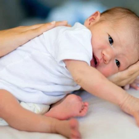 Cara Mengatasi Cegukan pada Bayi agar Cepat Reda