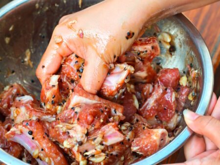 Daging Kambing Empuk dan Nggak Prengus? Coba Trik Simpel Ini di Rumah