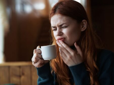 Jangan Langsung Minum Air Putih! Ini Cara Ampuh Menghilangkan Rasa Pedas di Mulut