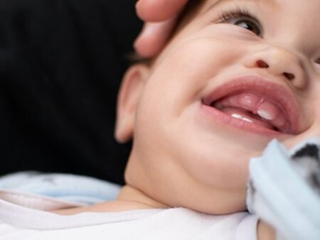 Kenapa Bayi Panas Saat Tumbuh Gigi? Ini Cara Mengatasinya