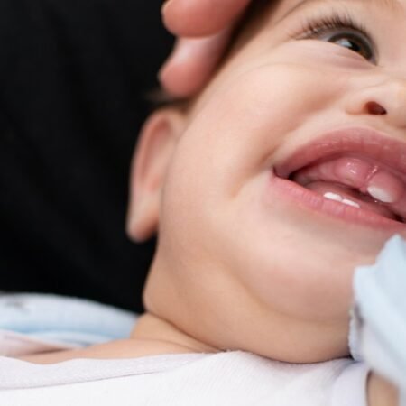 Kenapa Bayi Panas Saat Tumbuh Gigi? Ini Cara Mengatasinya