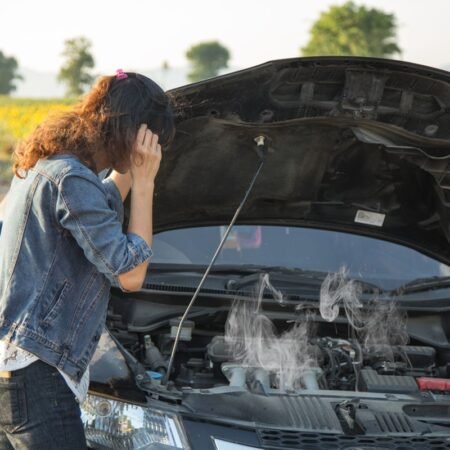 Mobil Overheat! Jangan Panik, Ini Penyebab dan Cara Ngatasinnya