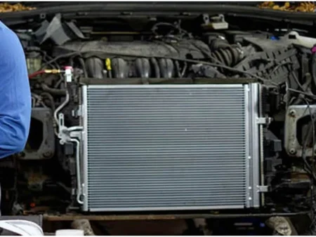 Radiator Mobil Bocor? Jangan Panik, Begini Cara Mengatasinya Sebelum Mesin Overheat