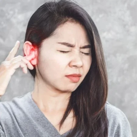 Telinga Tiba-Tiba Berdengung? Ini Penyebab dan Cara Ampuh Mengatasinya