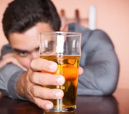 Tips Aman Konsumsi Alkohol agar Tetap Terkontrol