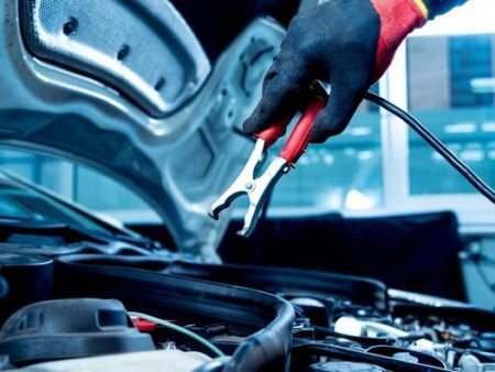 Jangan Tunggu Aki Soak! Ini Waktu Ideal Panaskan Mobil yang Jarang Dipakai