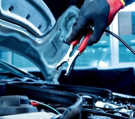 Jangan Tunggu Aki Soak! Ini Waktu Ideal Panaskan Mobil yang Jarang Dipakai