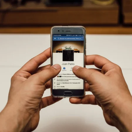Mau Bio Facebook Keren Kayak Selebgram? Ini Cara Bikin Aesthetic Biar Makin Stand Out!