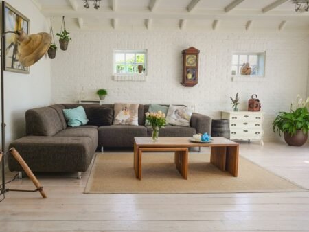 Ruangan Sempit Tetap Nyaman, Begini Cara Memilih dan Menata Furnitur yang Tepat