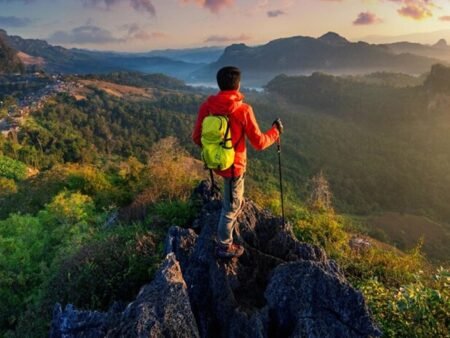 Tips Mendaki Gunung untuk Pemula, Biar Perjalanan Aman dan Nggak Bikin Kapok