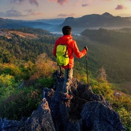 Tips Mendaki Gunung untuk Pemula, Biar Perjalanan Aman dan Nggak Bikin Kapok